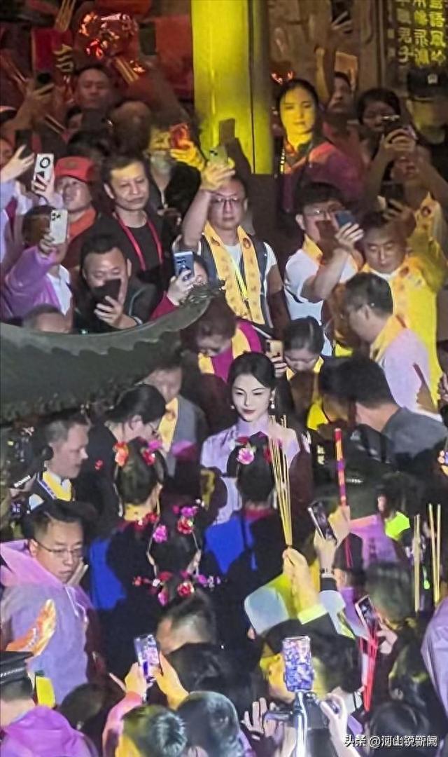 升！两杠三星护航身边数十位商界大佬AG真人娱乐刘涛一到福建咖位自动上(图7)