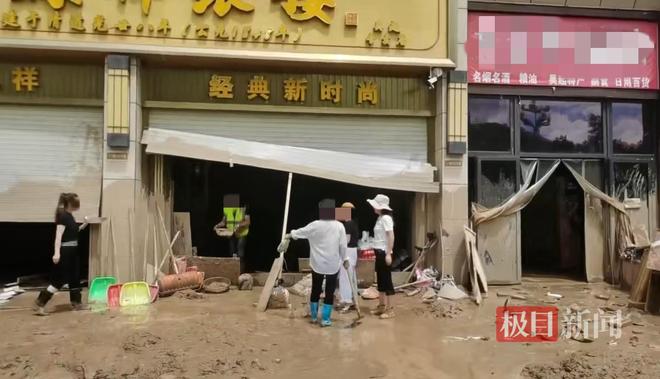 认“骗保”：因大意未提前转移财物警方：正在侦查结果将公布AG真人平台app损失千万的金店店内监控首次曝光店主否(图2)