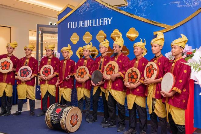 金捧火了“老铺黄金平替”AG真人国际网站1克黄(图2)