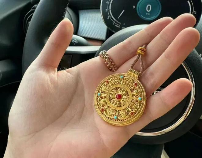 金捧火了“老铺黄金平替”AG真人国际网站1克黄(图18)