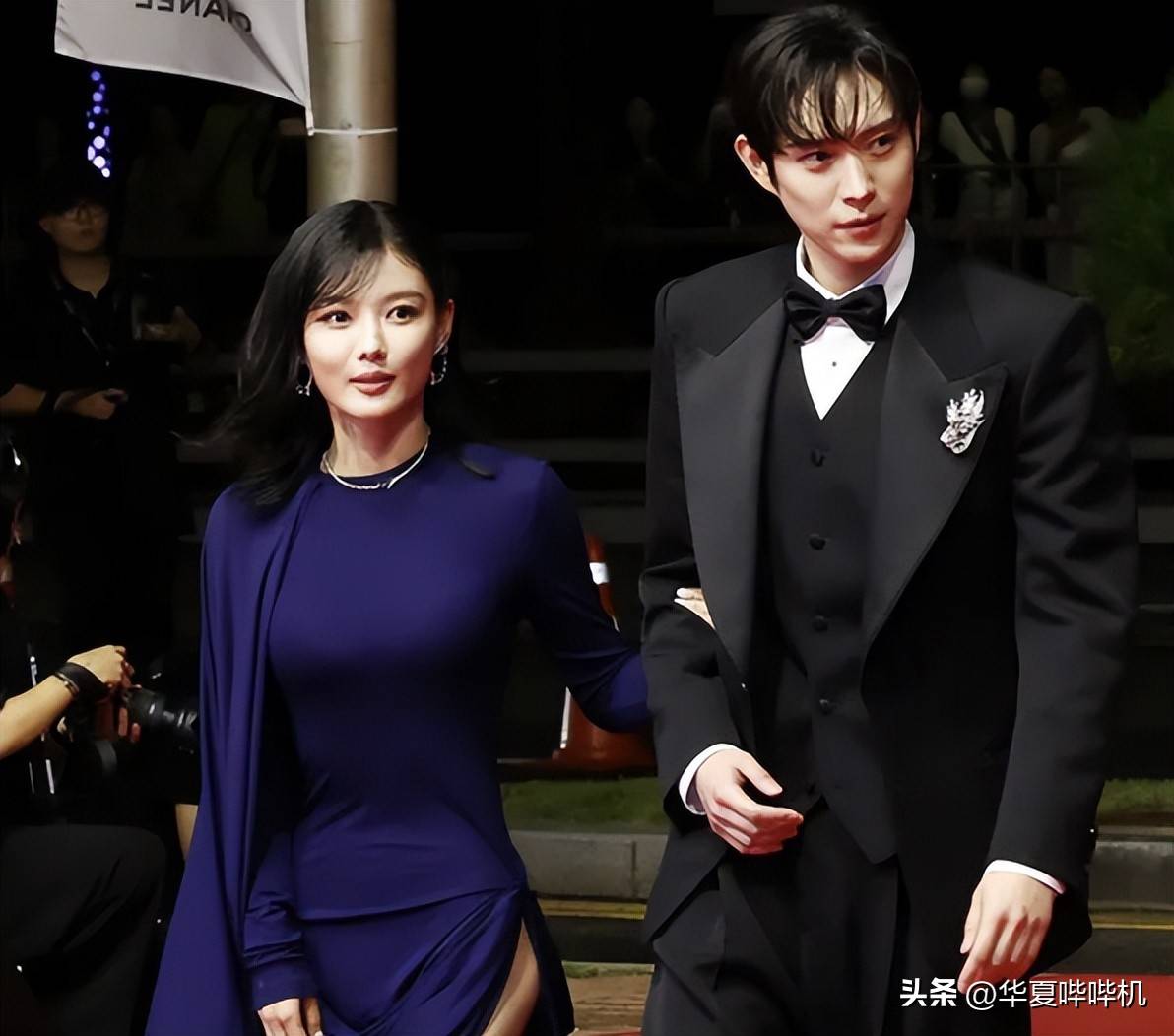 ：韩星装嫩、偷穿国内明星松弛亮眼AG真人国际釜山电影节离谱红毯秀(图2)