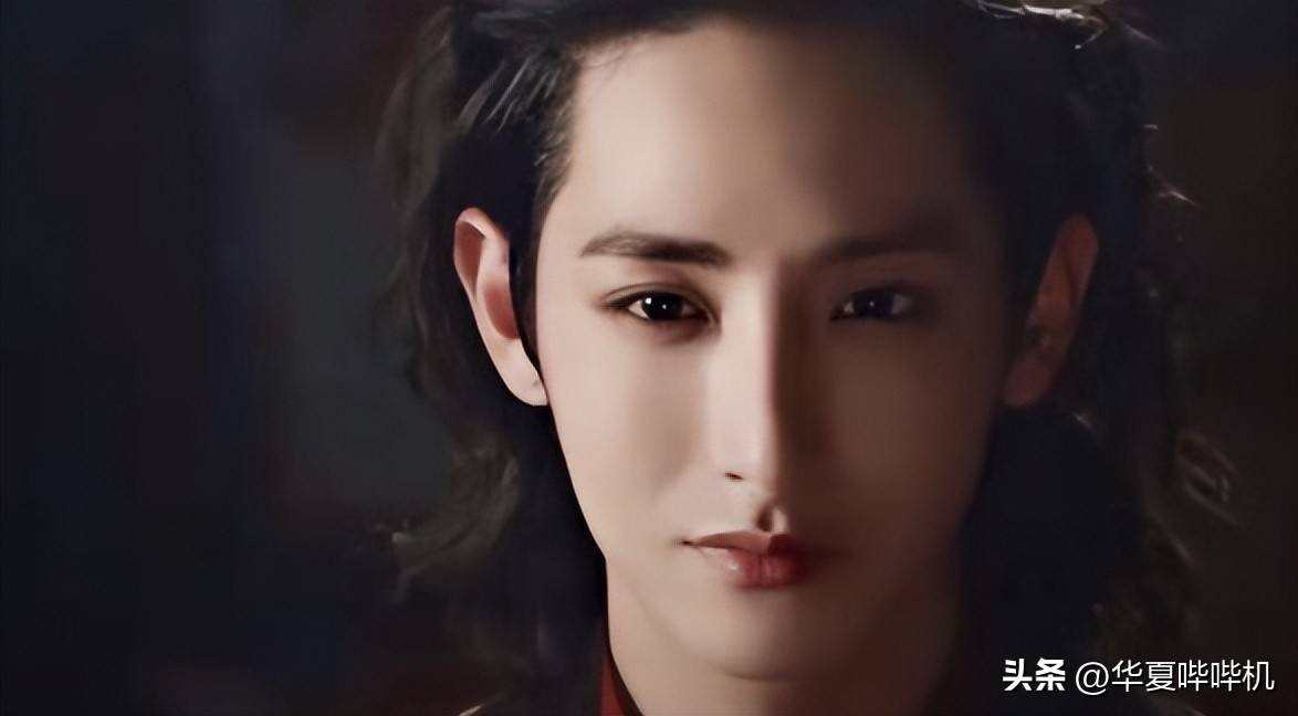 ：韩星装嫩、偷穿国内明星松弛亮眼AG真人国际釜山电影节离谱红毯秀(图5)