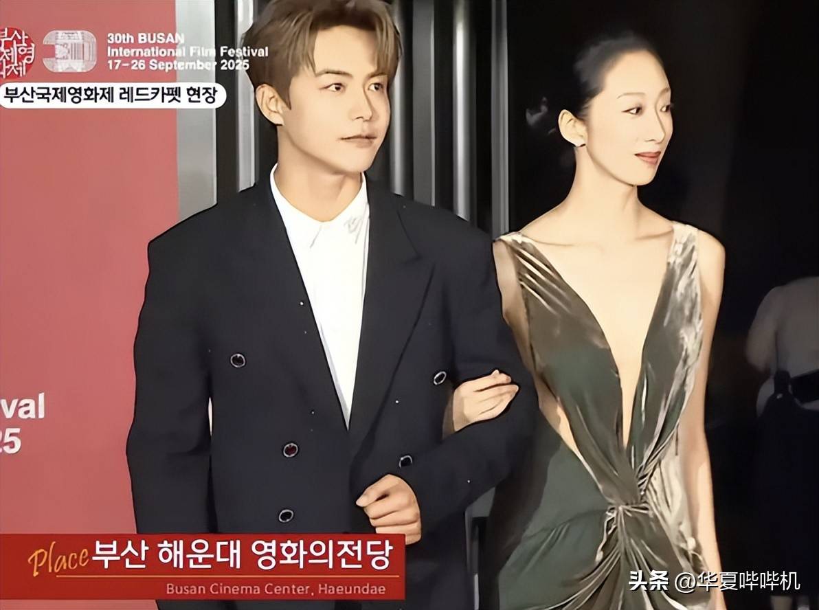 ：韩星装嫩、偷穿国内明星松弛亮眼AG真人国际釜山电影节离谱红毯秀(图12)