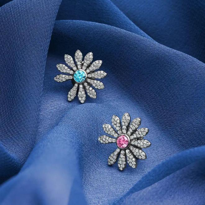 acob  Co联名雏菊耳环曝光铺货了AG真人娱乐仅需12w！权志龙 x J(图5)